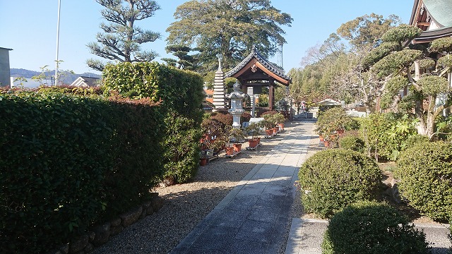 寺院境内